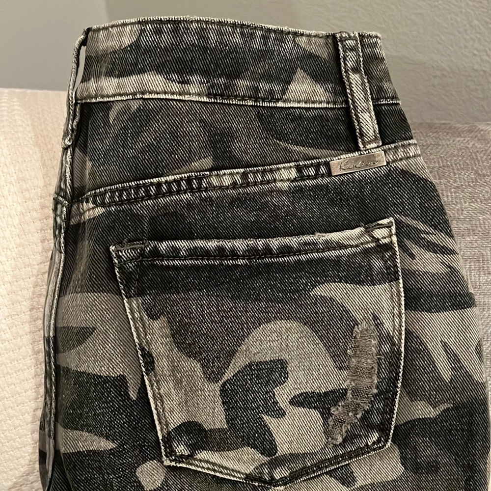 Kancan Camo Crop / 5/26 / NWT / Camo
